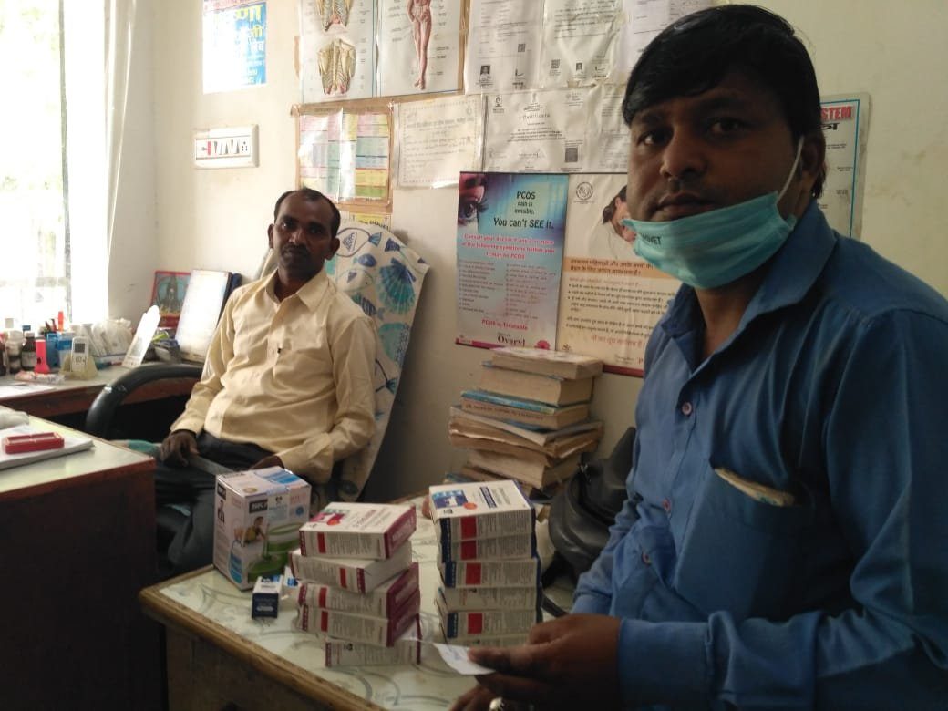 Madvet team with a retailer